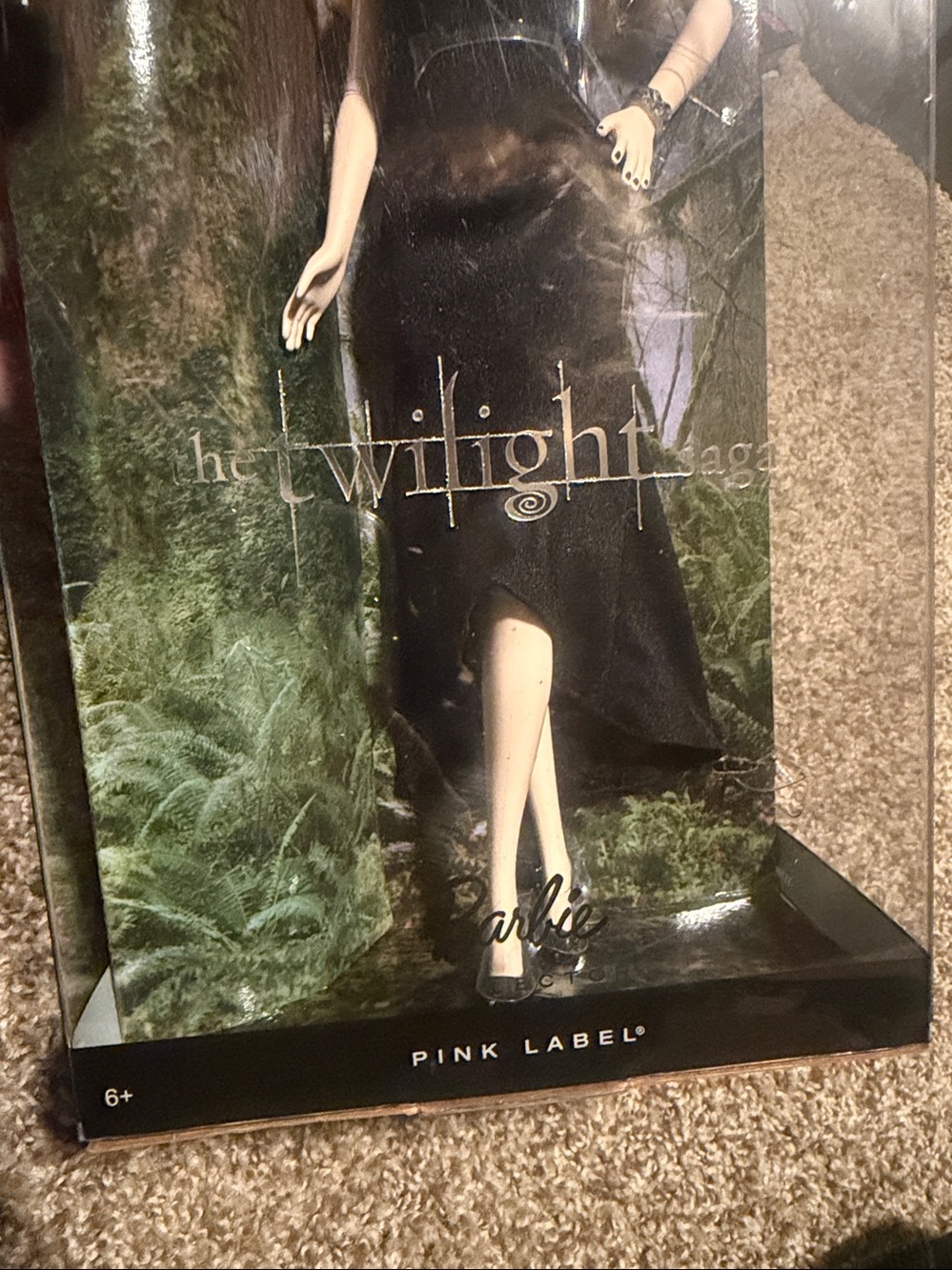 Twilight Saga Rosalie Collector Doll - Barbie Pink Label Collection - MINT! - Picture 3 of 12